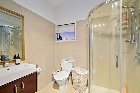 Photo of property in 1/36 Seaview Road, Castor Bay, Auckland, 0620