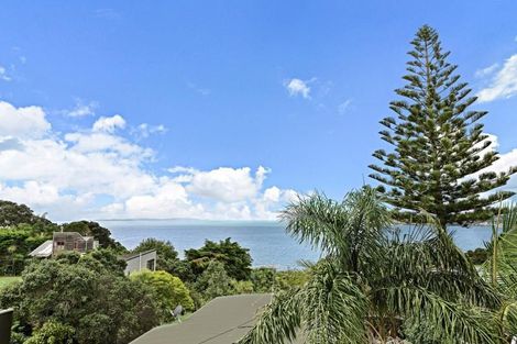 Photo of property in 15b Melandra Road, Stanmore Bay, Whangaparaoa, 0932