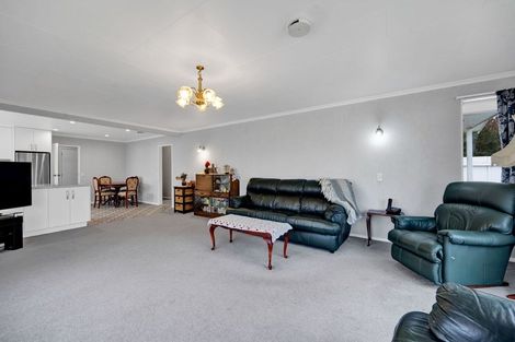 Photo of property in 11 Furlong Street, Hawera, 4610