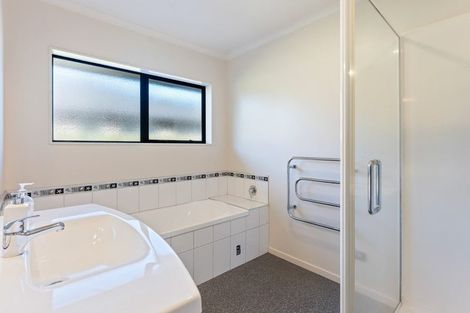 Photo of property in 17 Gandalf Crescent, Paraparaumu, 5032