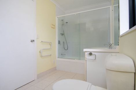 Photo of property in 17 Vina Place, Massey, Auckland, 0614