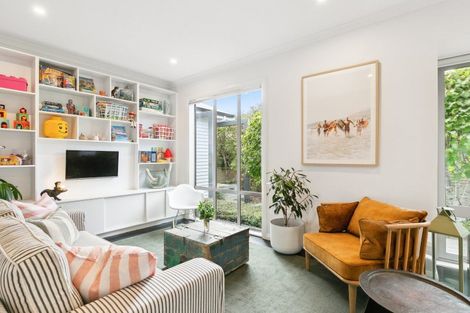 Photo of property in 8 Lochiel Road, Khandallah, Wellington, 6035