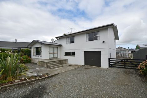 Photo of property in 1 Ferry Road, Tuatapere, 9620