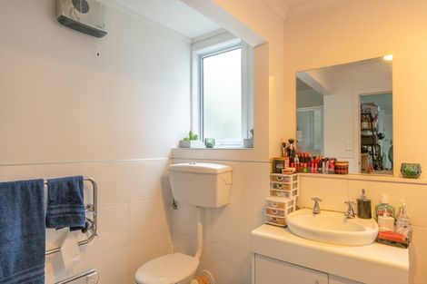 Photo of property in 2/121 Hataitai Road, Hataitai, Wellington, 6021