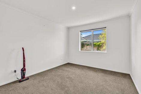 Photo of property in 11 Kaurinui Crescent, One Tree Point, 0118