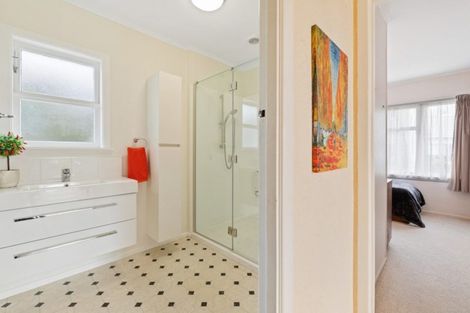 Photo of property in 10 Chapman Road, Te Atatu Peninsula, Auckland, 0610