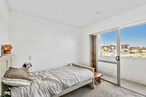 Photo of property in 4b/71 Spencer Road, Oteha, Auckland, 0632