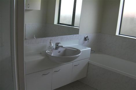 Photo of property in 79 Armoy Drive, East Tamaki, Auckland, 2016