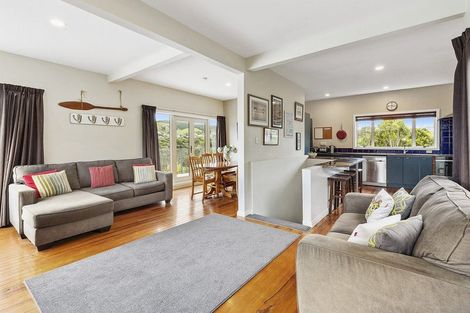 Photo of property in 32 Rawhiti Road, Pukerua Bay, 5026