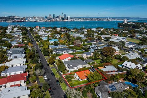 Photo of property in 1/27 Summer Street, Stanley Point, Auckland, 0624