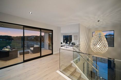 Photo of property in 128 Skulander Crescent, Orewa, 0931