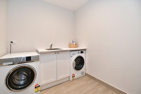 Photo of property in 3b Melia Place, Stanmore Bay, Whangaparaoa, 0932