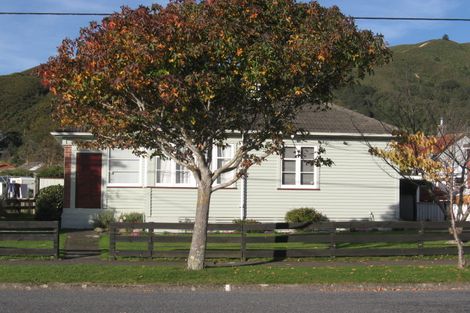 Photo of property in 16 Shearer Crescent, Naenae, Lower Hutt, 5011