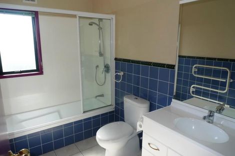 Photo of property in 11 Bennett Grove, Newlands, Wellington, 6037