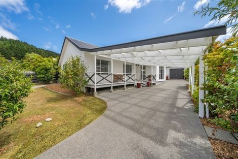 Photo of property in 76 Field Street, Silverstream, Upper Hutt, 5019