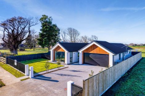 Photo of property in 74 Turuturu Road, Hawera, 4674