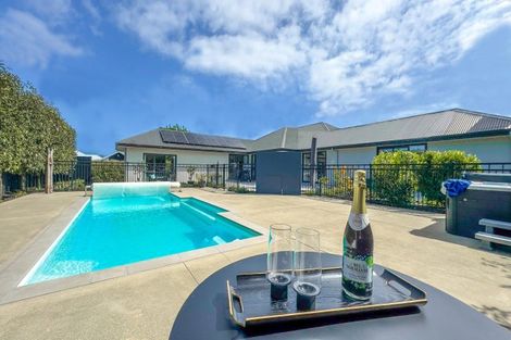 Photo of property in 12 Calderwood Close, Waiuku, 2123