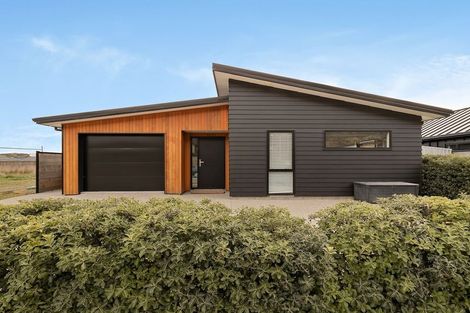 Photo of property in 13 Wheat Street, Jacks Point, Queenstown, 9371