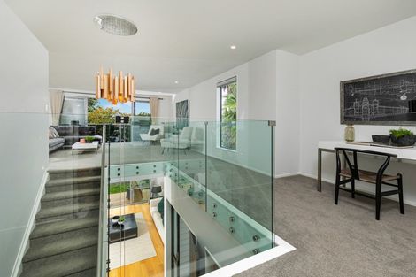 Photo of property in 144 East Coast Road, Forrest Hill, Auckland, 0620