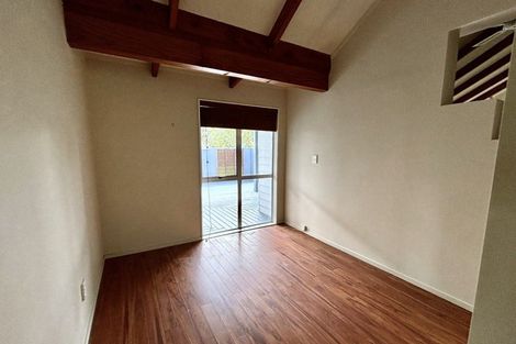 Photo of property in 1 Gosford Drive, Botany Downs, Auckland, 2010