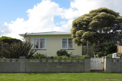 Photo of property in 4 Aotea Street, Castlecliff, Whanganui, 4501