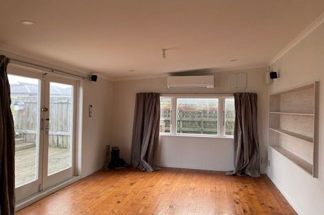 Photo of property in 21 Marine Parade South, Foxton Beach, Foxton, 4815