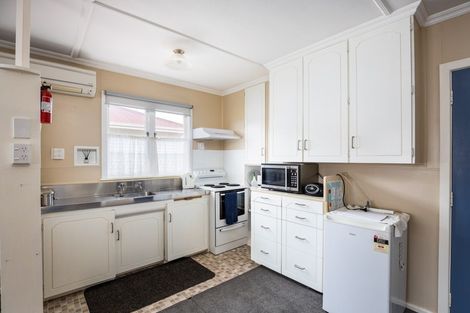 Photo of property in 84 Broadway, Waitara, 4320