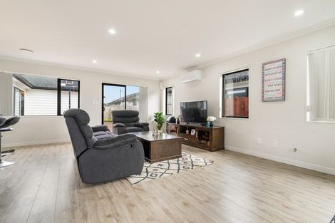 Photo of property in 18 Softwood Avenue, Takanini, 2110