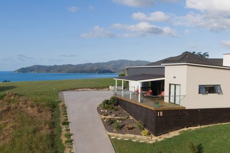 Photo of property in 18 Freyja Crescent, Coopers Beach, 0420