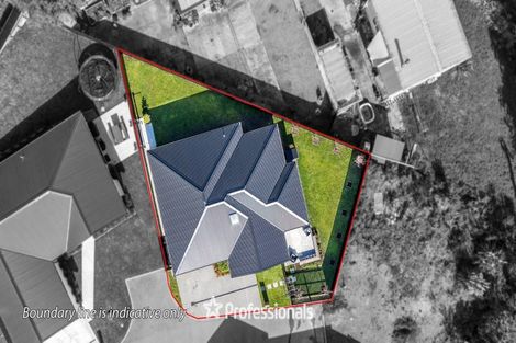 Photo of property in 5 Nikau Lane, Timberlea, Upper Hutt, 5018