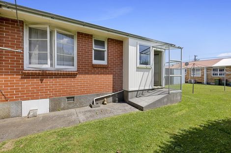 Photo of property in 2/290 Carrington Street, Vogeltown, New Plymouth, 4310