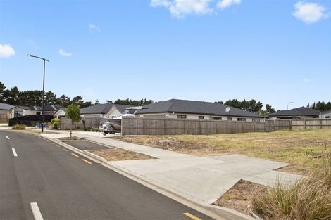 Photo of property in 10 Opouatu Avenue, Glenbrook, 2681