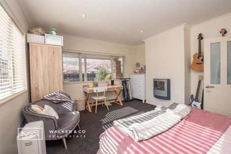 Photo of property in 15 Pempsey Street, Silverstream, Upper Hutt, 5019