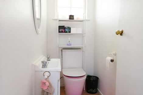 Photo of property in 14 Porter Avenue, Te Atatu South, Auckland, 0610