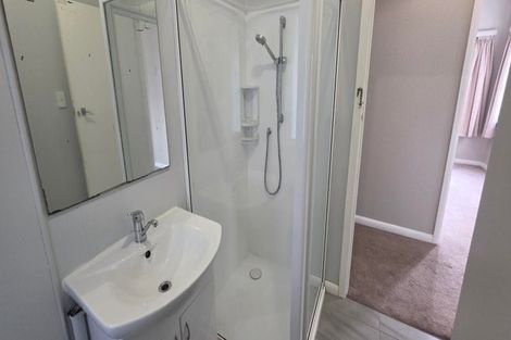 Photo of property in 98/98a Weraroa Road, Levin, 5510