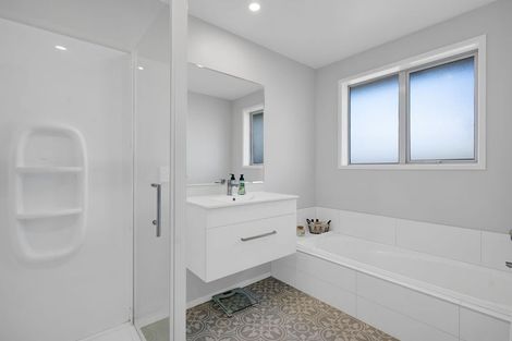 Photo of property in 7 Robbins Crescent, Hawera, 4610