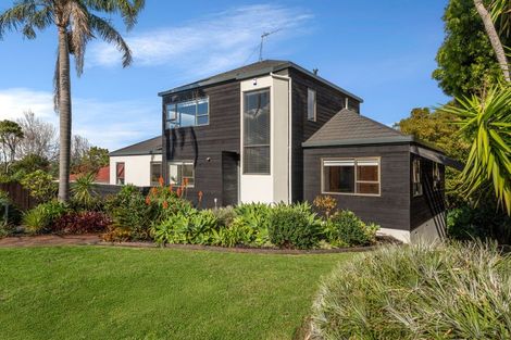 Photo of property in 11 Stevenson Way, Cockle Bay, Auckland, 2014