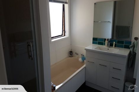 Photo of property in 1/34 Dale Crescent, Pakuranga, Auckland, 2010