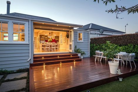 Photo of property in 67 Queen Street, Northcote Point, Auckland, 0627