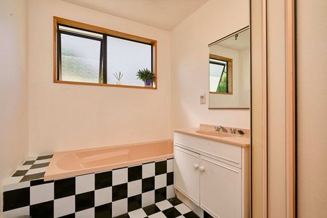 Photo of property in 11 Inverness Crescent, Arrowtown, 9302