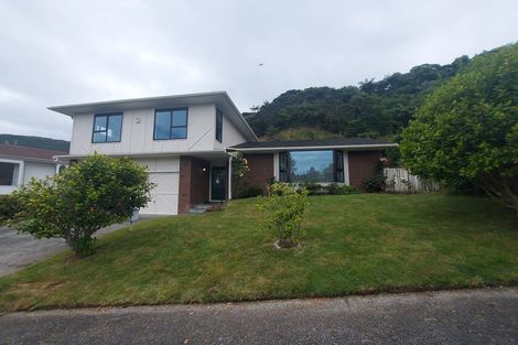 Photo of property in 11 Thatcher Crescent, Crofton Downs, Wellington, 6035