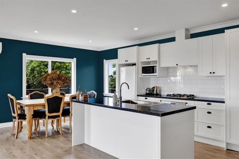 Photo of property in 22 Maple Crescent, Whalers Gate, New Plymouth, 4310