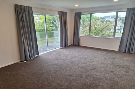 Photo of property in 137 Reeves Road, Pakuranga Heights, Auckland, 2010
