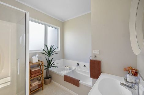 Photo of property in 88 Govett Avenue, Frankleigh Park, New Plymouth, 4310