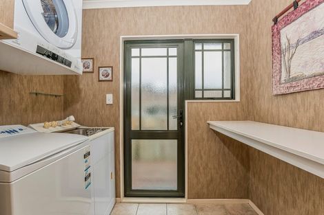 Photo of property in 15 Hogarth Rise, West Harbour, Auckland, 0618