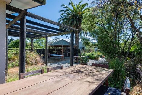 Photo of property in 72 Timaru Road, Waimate, 7924