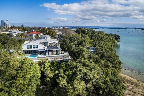 Photo of property in 10a First Avenue, Stanley Point, Auckland, 0624