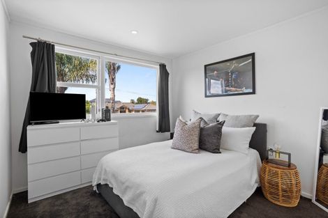 Photo of property in 20 Great North Road, Riverhead, 0820