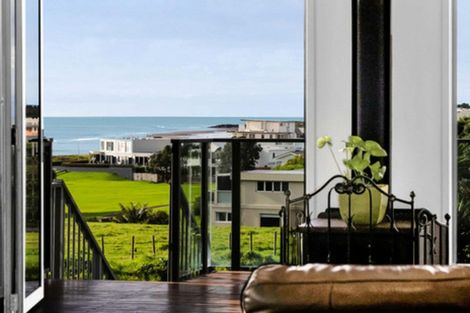 Photo of property in 3 Baring Terrace, Strandon, New Plymouth, 4312