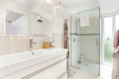 Photo of property in 21 Mark Edward Drive, Half Moon Bay, Auckland, 2012